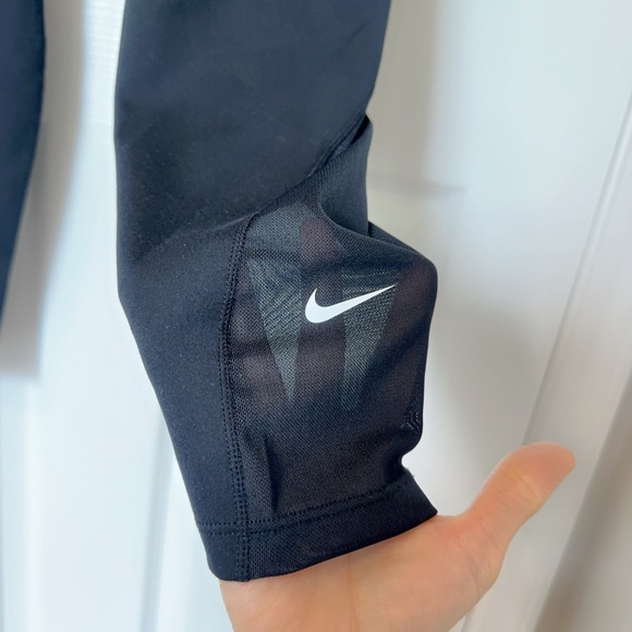 Nike Women's Black Leggings - Picture 2 of 13